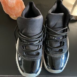 Jordan 11s space jams size 4.5 youth only worn a few times sitting in box